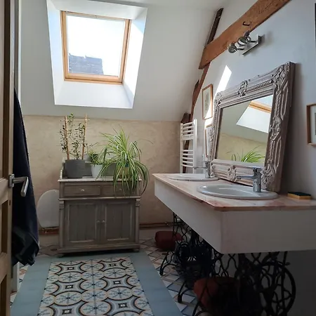 Holiday home Maison Entiere Mezieres-sur-Ponthouin