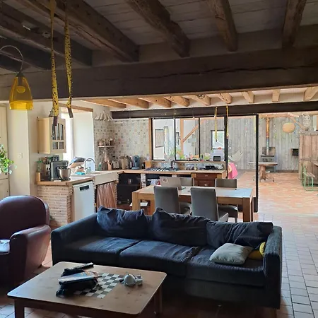 Maison Entiere * Mezieres-sur-Ponthouin