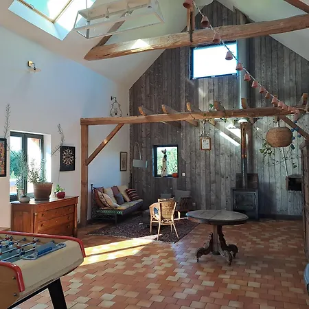 Maison Entiere Holiday home Mezieres-sur-Ponthouin